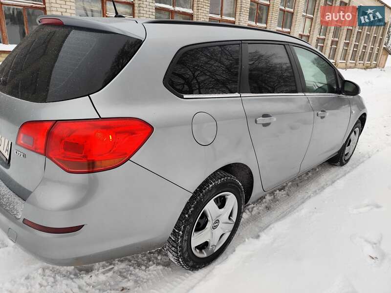 Универсал Opel Astra 2011 в Бердичеве