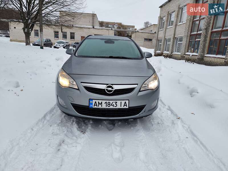 Универсал Opel Astra 2011 в Бердичеве
