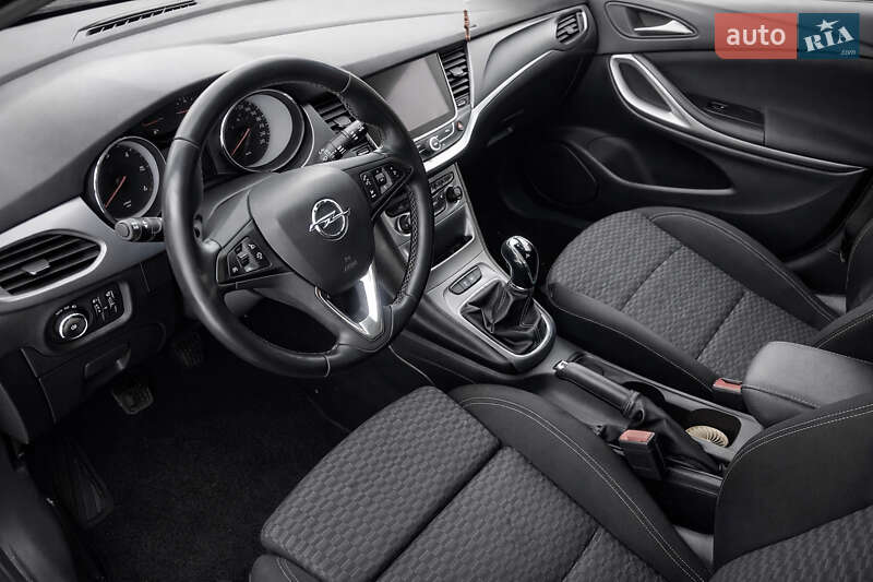 Универсал Opel Astra 2017 в Ровно