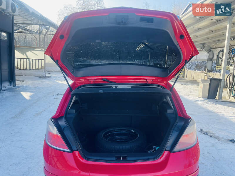 Хэтчбек Opel Astra 2012 в Киеве