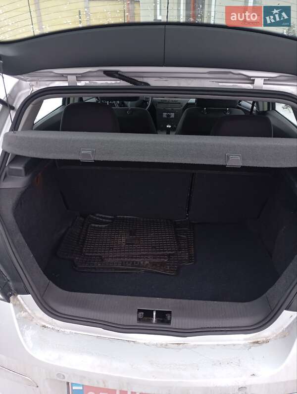 Хэтчбек Opel Astra 2005 в Луцке