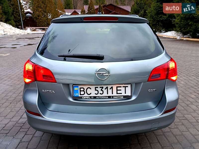 Универсал Opel Astra 2011 в Сколе