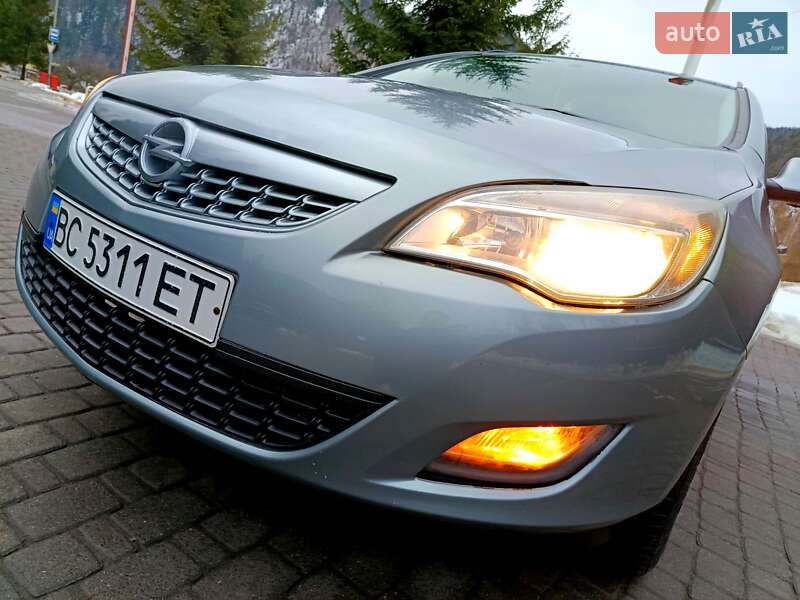 Универсал Opel Astra 2011 в Сколе