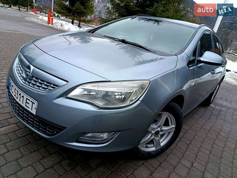 Универсал Opel Astra 2011 в Сколе