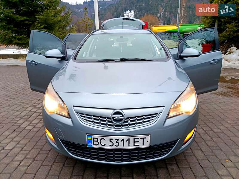 Универсал Opel Astra 2011 в Сколе