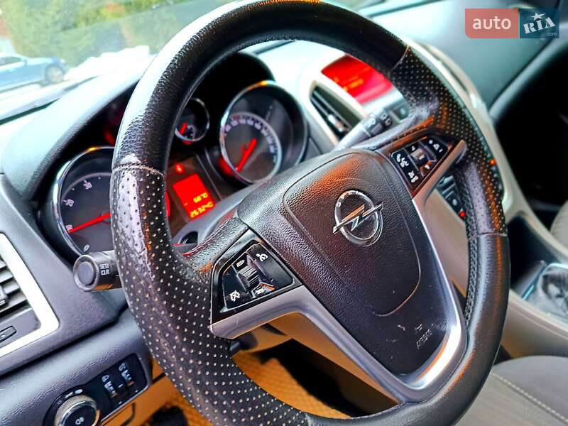 Универсал Opel Astra 2011 в Сколе