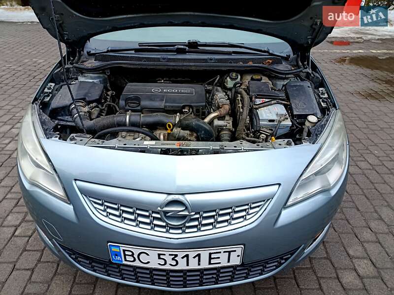 Универсал Opel Astra 2011 в Сколе