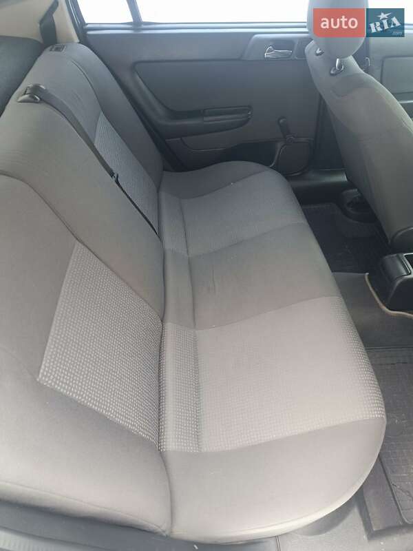 Седан Opel Astra 2006 в Малине