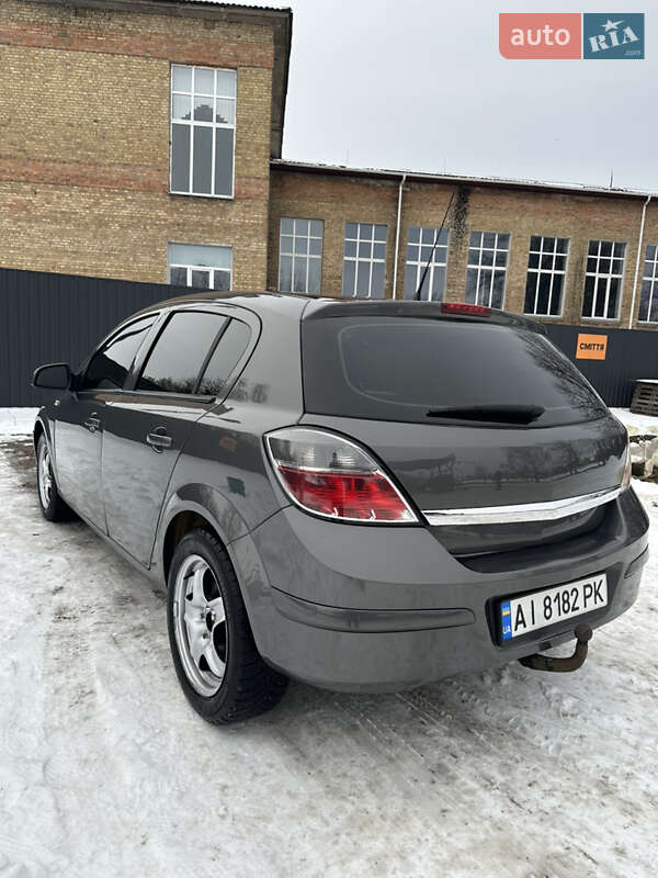 Хэтчбек Opel Astra 2012 в Смеле