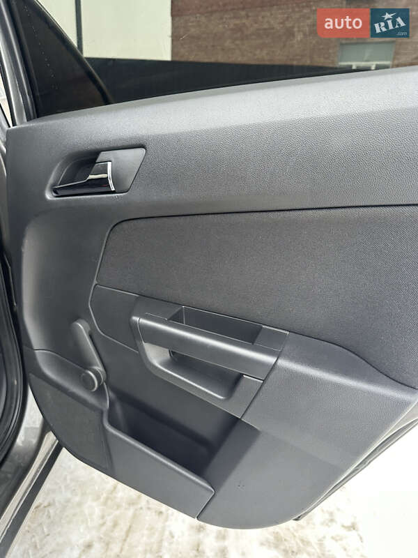 Хэтчбек Opel Astra 2012 в Смеле