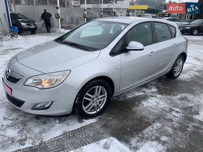 Хэтчбек Opel Astra 2011 в Луцке