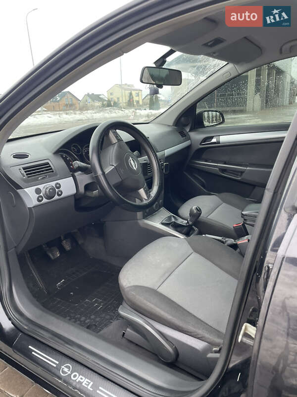 Универсал Opel Astra 2004 в Городке