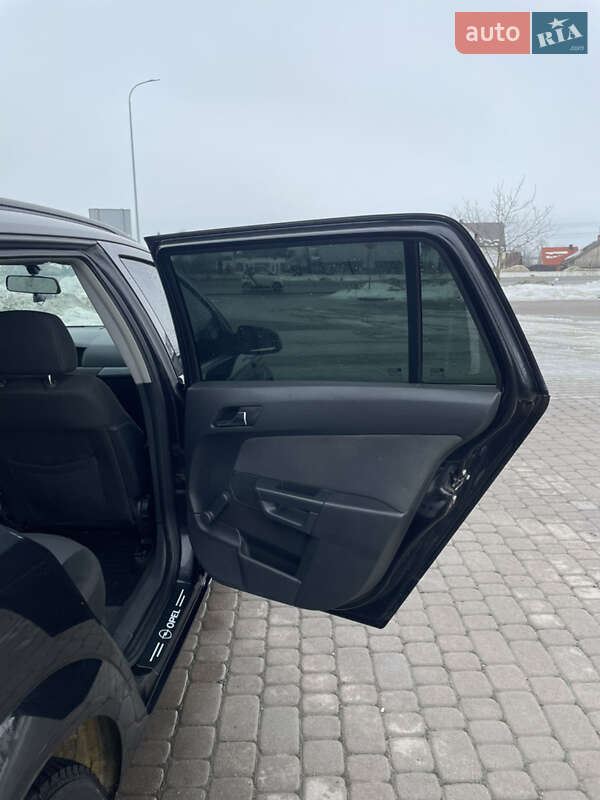 Универсал Opel Astra 2004 в Городке