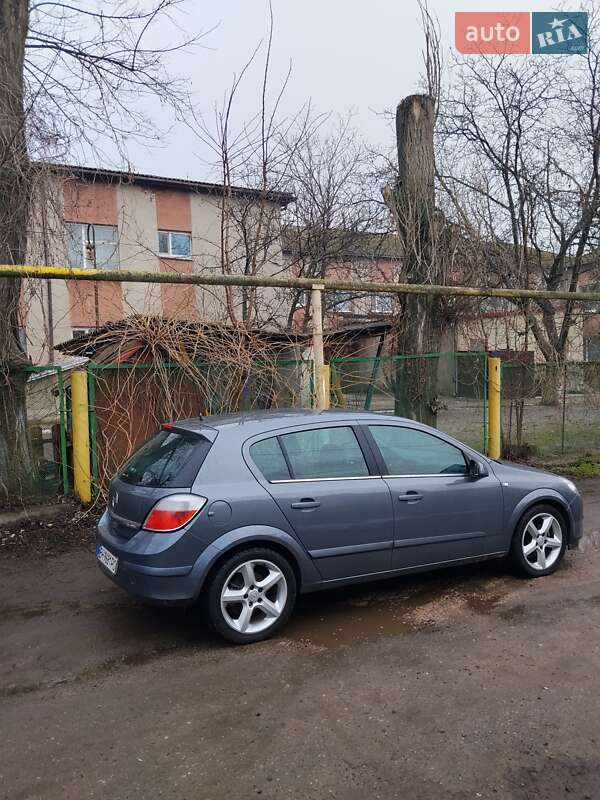 Хэтчбек Opel Astra 2005 в Белгороде-Днестровском