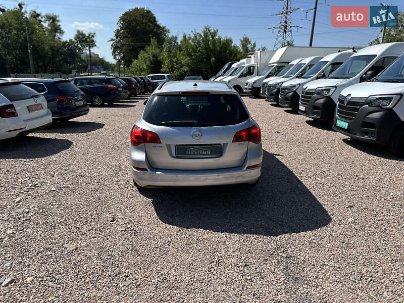 Универсал Opel Astra 2011 в Ровно