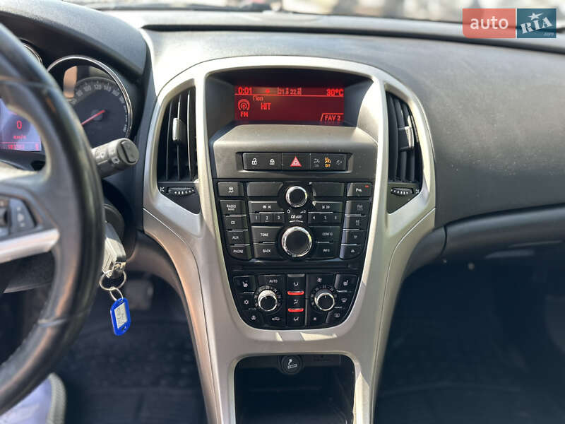 Универсал Opel Astra 2011 в Ровно