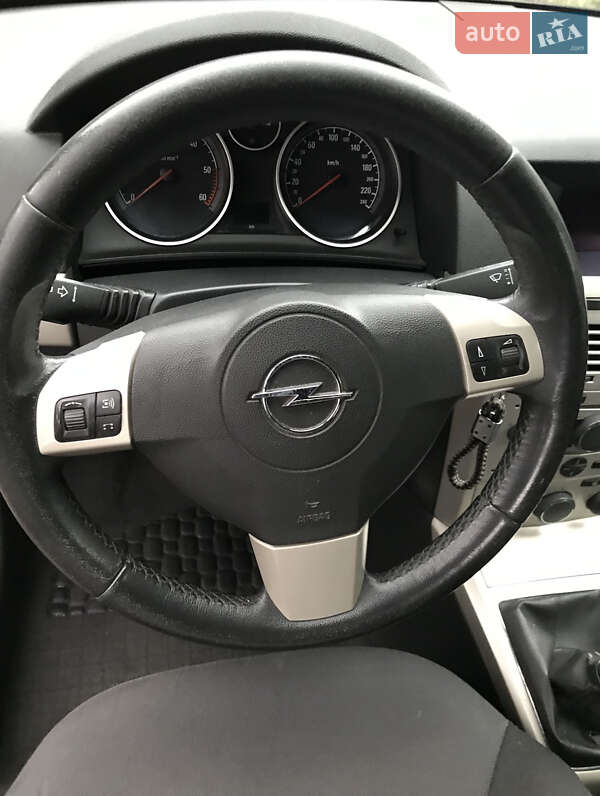 Универсал Opel Astra 2008 в Ивано-Франковске