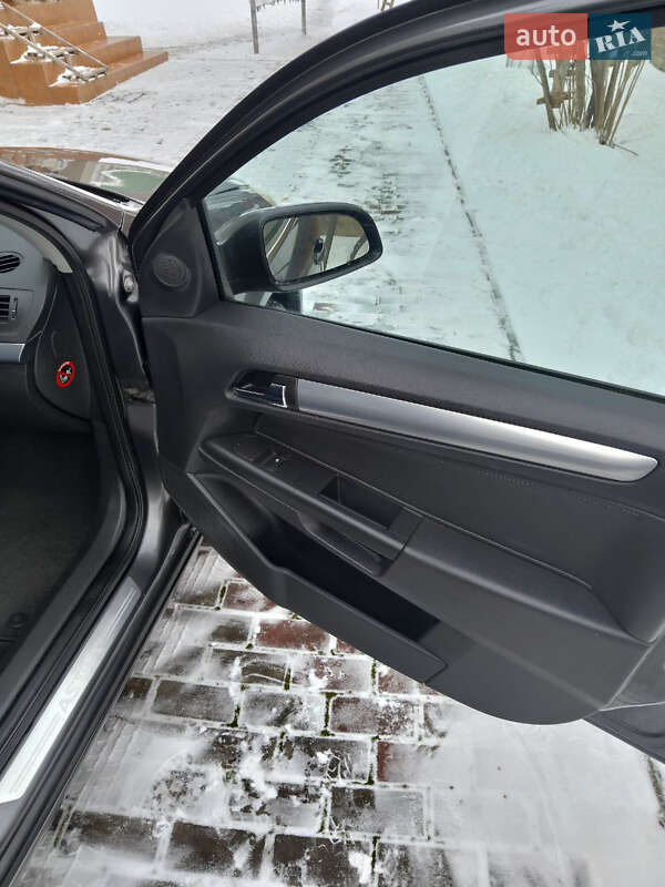 Универсал Opel Astra 2008 в Луцке