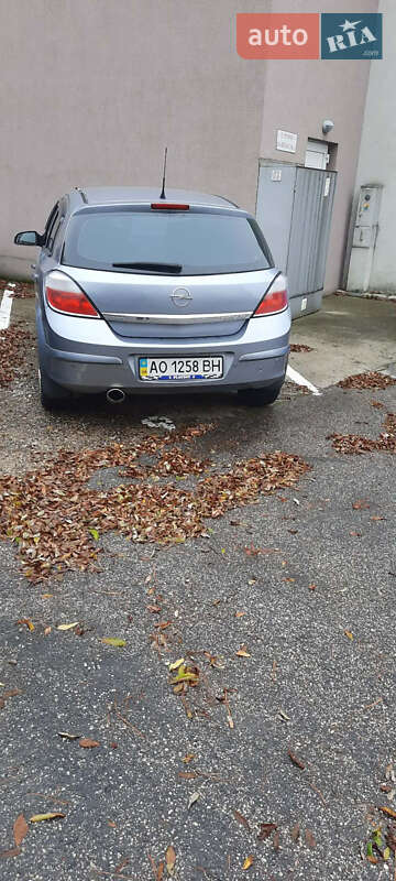 Хэтчбек Opel Astra 2007 в Рахове