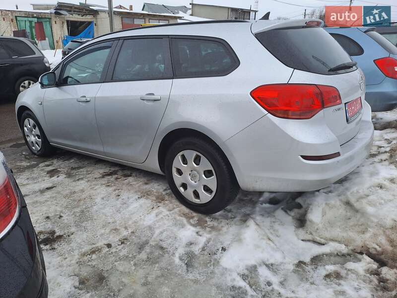Универсал Opel Astra 2011 в Нововолынске