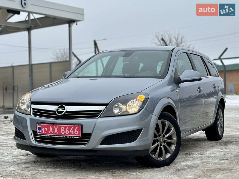 Универсал Opel Astra 2010 в Лубнах