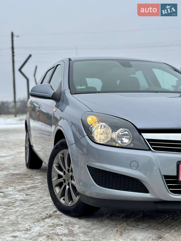 Универсал Opel Astra 2010 в Лубнах
