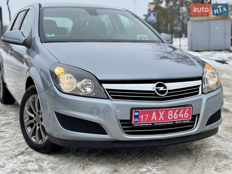 Универсал Opel Astra 2010 в Лубнах