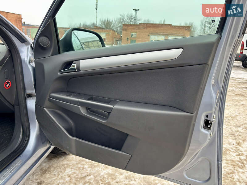 Универсал Opel Astra 2010 в Лубнах