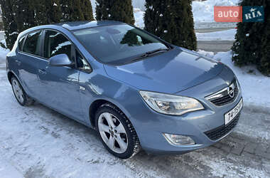 Хэтчбек Opel Astra 2011 в Городке