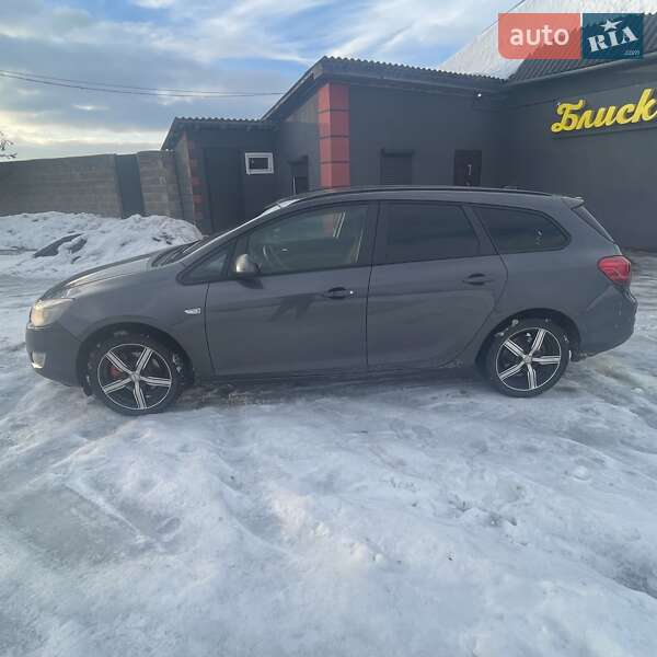 Универсал Opel Astra 2011 в Сарнах