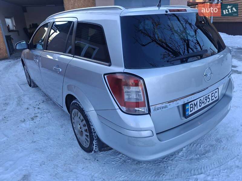 Opel Astra 2011 Opel Astra 2011