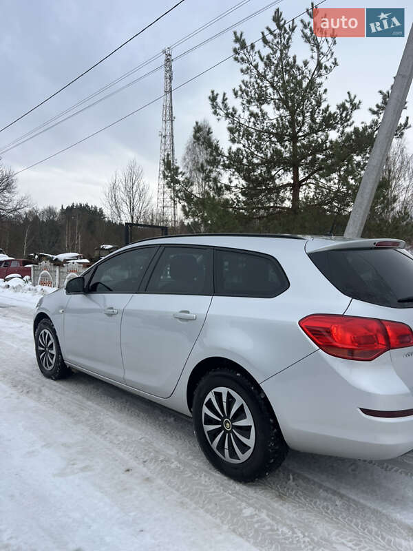 Универсал Opel Astra 2012 в Олевске