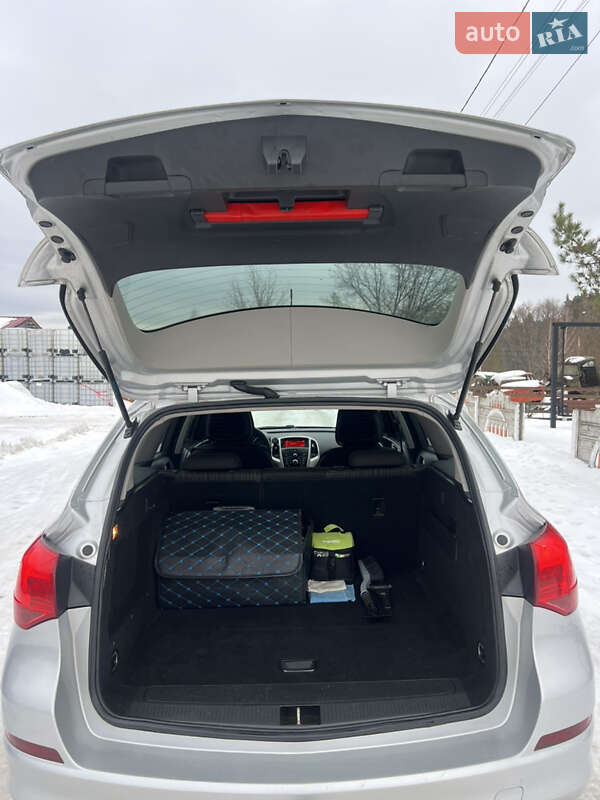 Универсал Opel Astra 2012 в Олевске