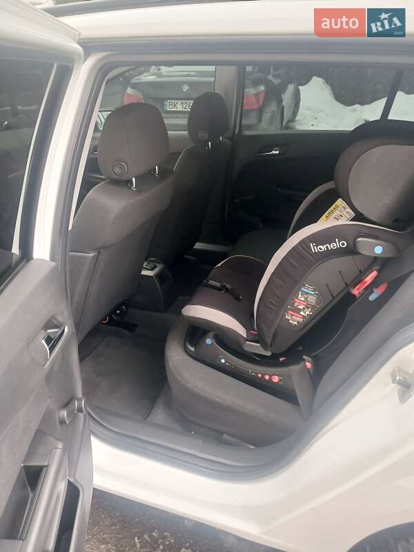 Универсал Opel Astra 2007 в Ровно