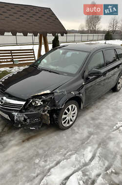Универсал Opel Astra 2010 в Любешове