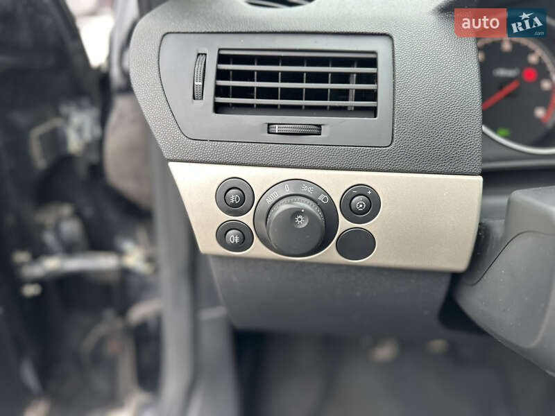 Универсал Opel Astra 2008 в Ровно