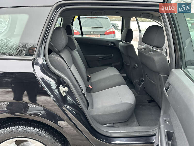 Универсал Opel Astra 2008 в Ровно