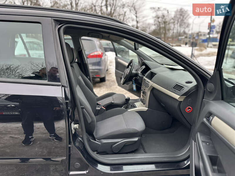 Универсал Opel Astra 2008 в Ровно