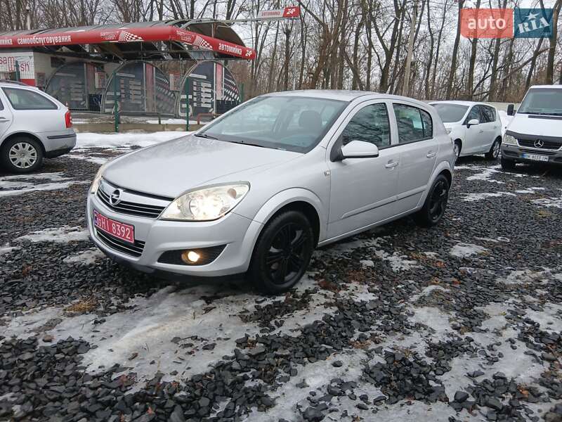 Хэтчбек Opel Astra 2008 в Луцке фото 2 Хэтчбек Opel Astra 2008 в Луцке