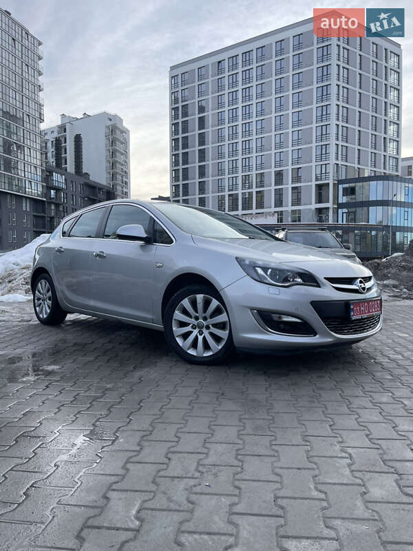 Хэтчбек Opel Astra 2013 в Львове