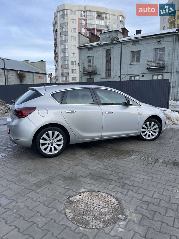 Хэтчбек Opel Astra 2013 в Львове