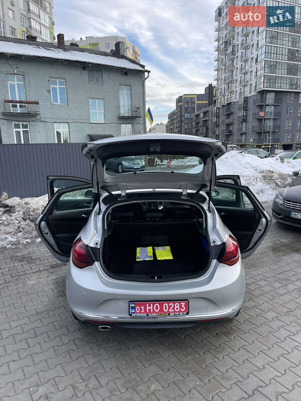 Хэтчбек Opel Astra 2013 в Львове