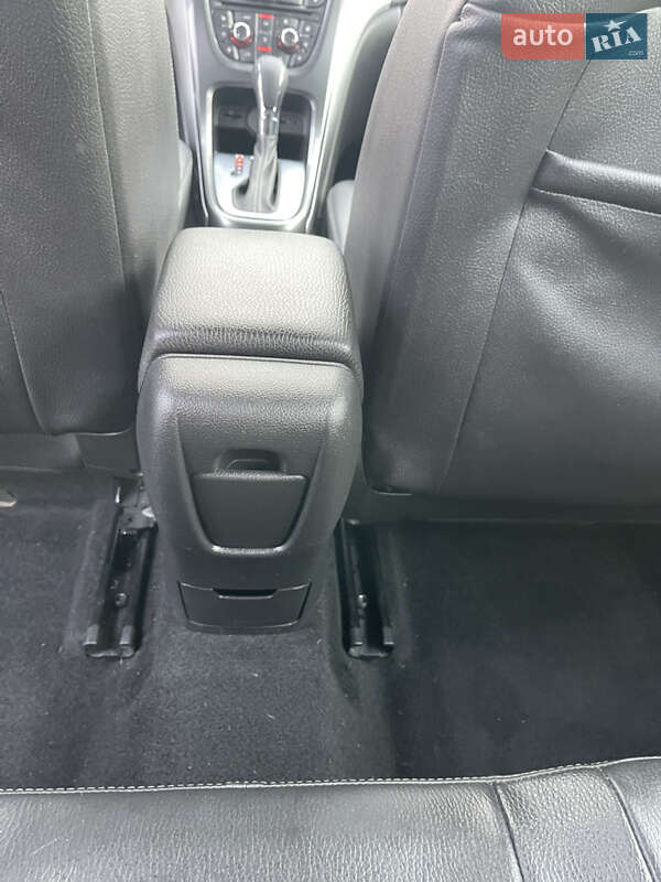 Хэтчбек Opel Astra 2013 в Львове