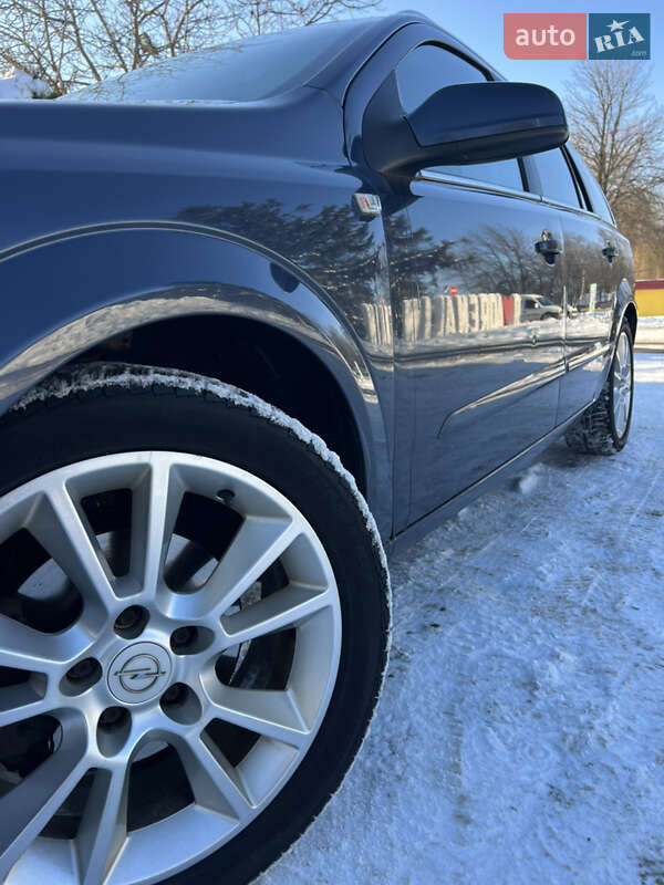 Универсал Opel Astra 2009 в Луцке