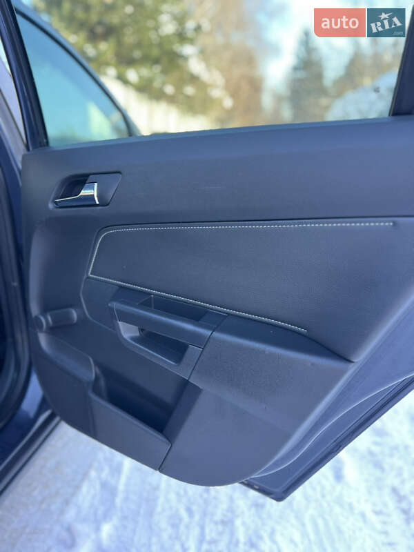 Универсал Opel Astra 2009 в Луцке