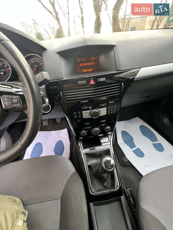 Универсал Opel Astra 2010 в Ватутино фото 6 Универсал Opel Astra 2010 в Ватутино