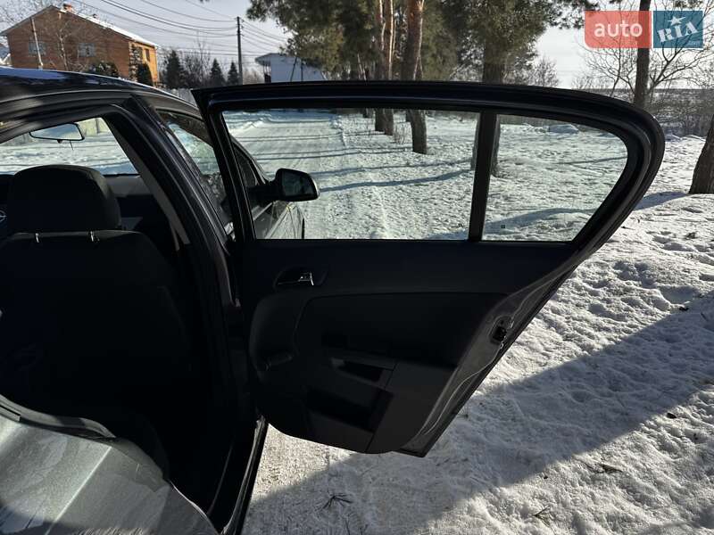 Хэтчбек Opel Astra 2009 в Киеве