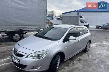 Універсал Opel Astra 2011 в Луцьку