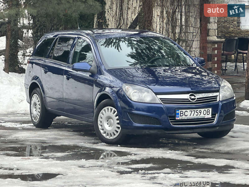 Универсал Opel Astra 2011 в Дрогобыче