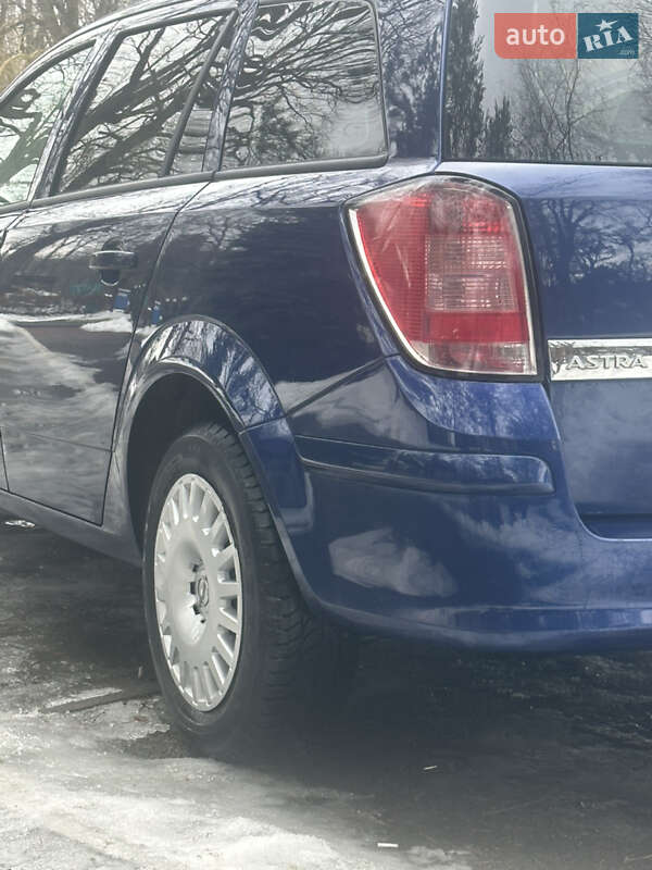 Универсал Opel Astra 2011 в Дрогобыче